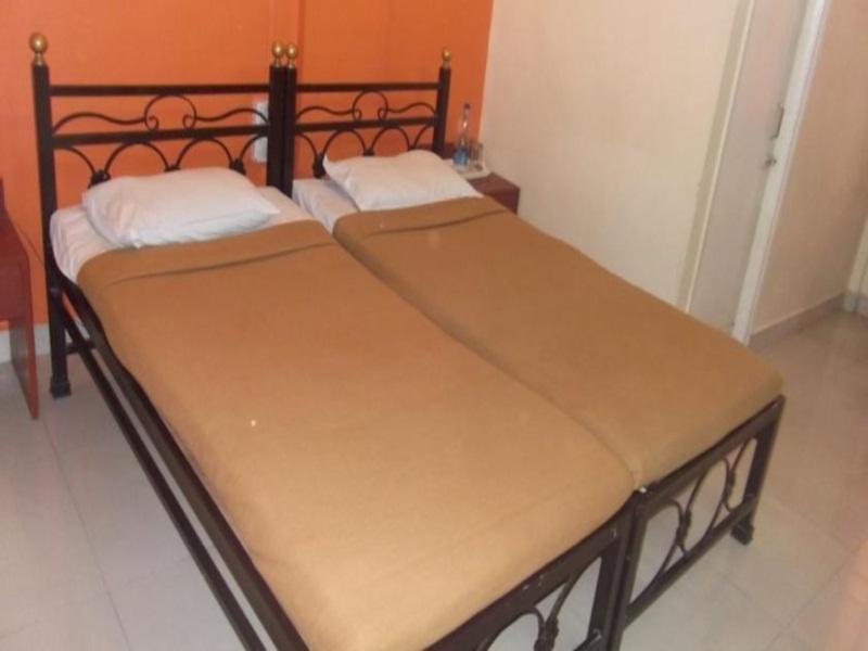 Oyo 1065 Hotel Hmr Royal Inn Pune Ngoại thất bức ảnh