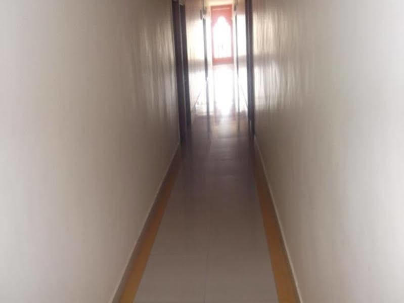 Oyo 1065 Hotel Hmr Royal Inn Pune Ngoại thất bức ảnh