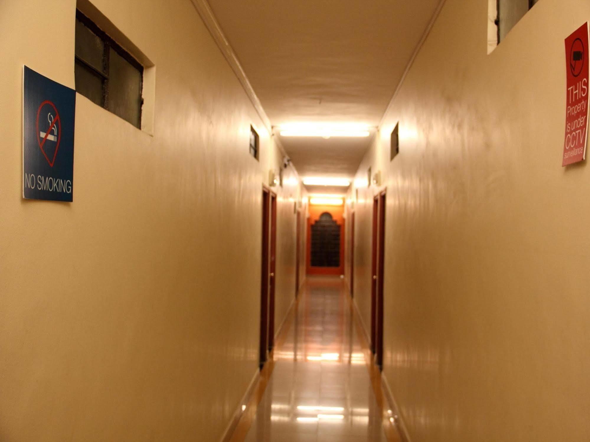 Oyo 1065 Hotel Hmr Royal Inn Pune Ngoại thất bức ảnh