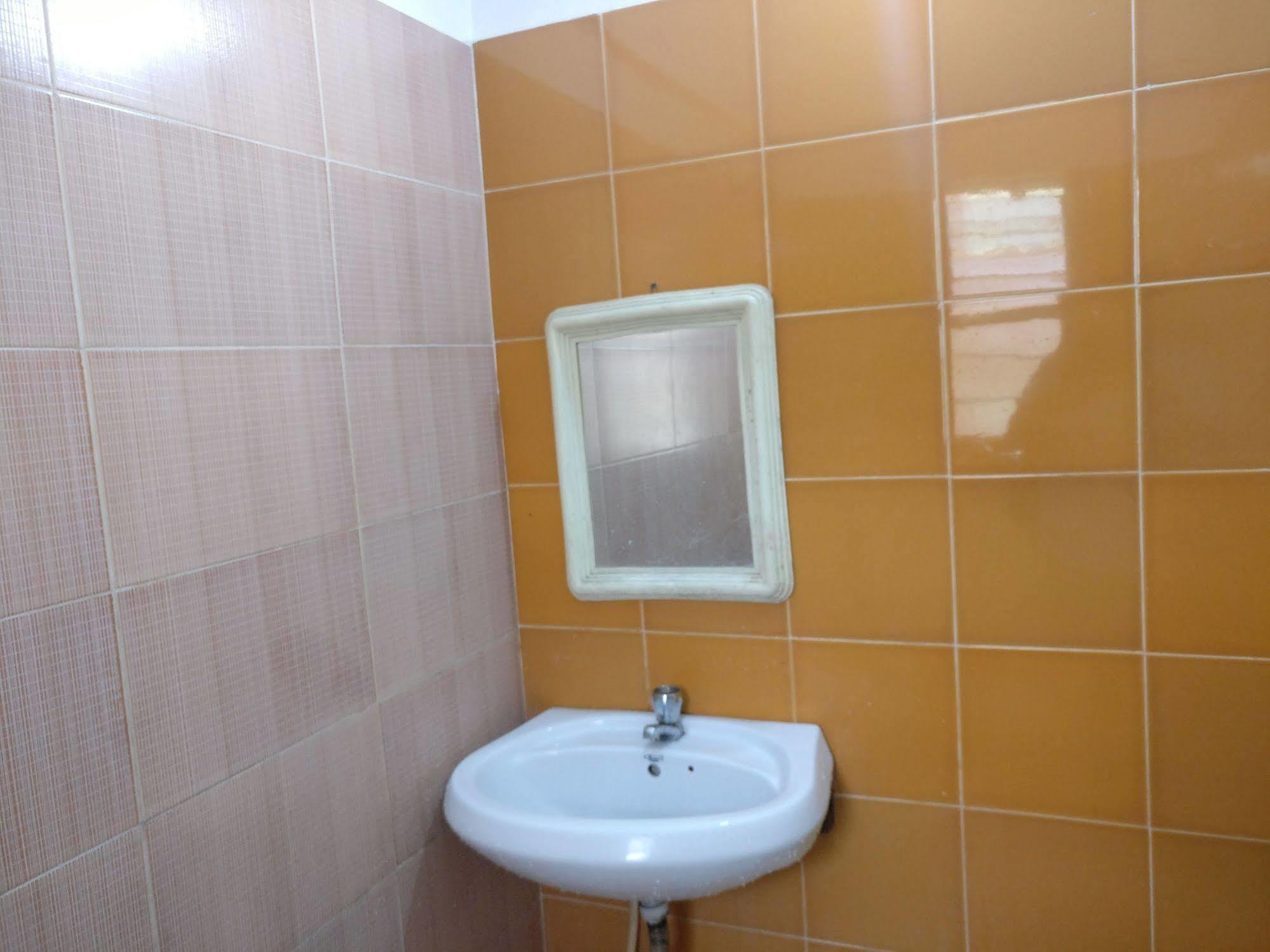 Oyo 1065 Hotel Hmr Royal Inn Pune Ngoại thất bức ảnh
