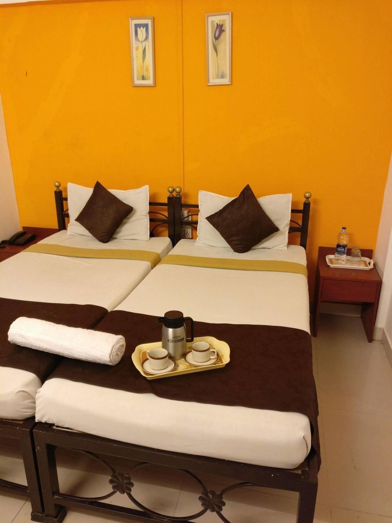 Oyo 1065 Hotel Hmr Royal Inn Pune Ngoại thất bức ảnh