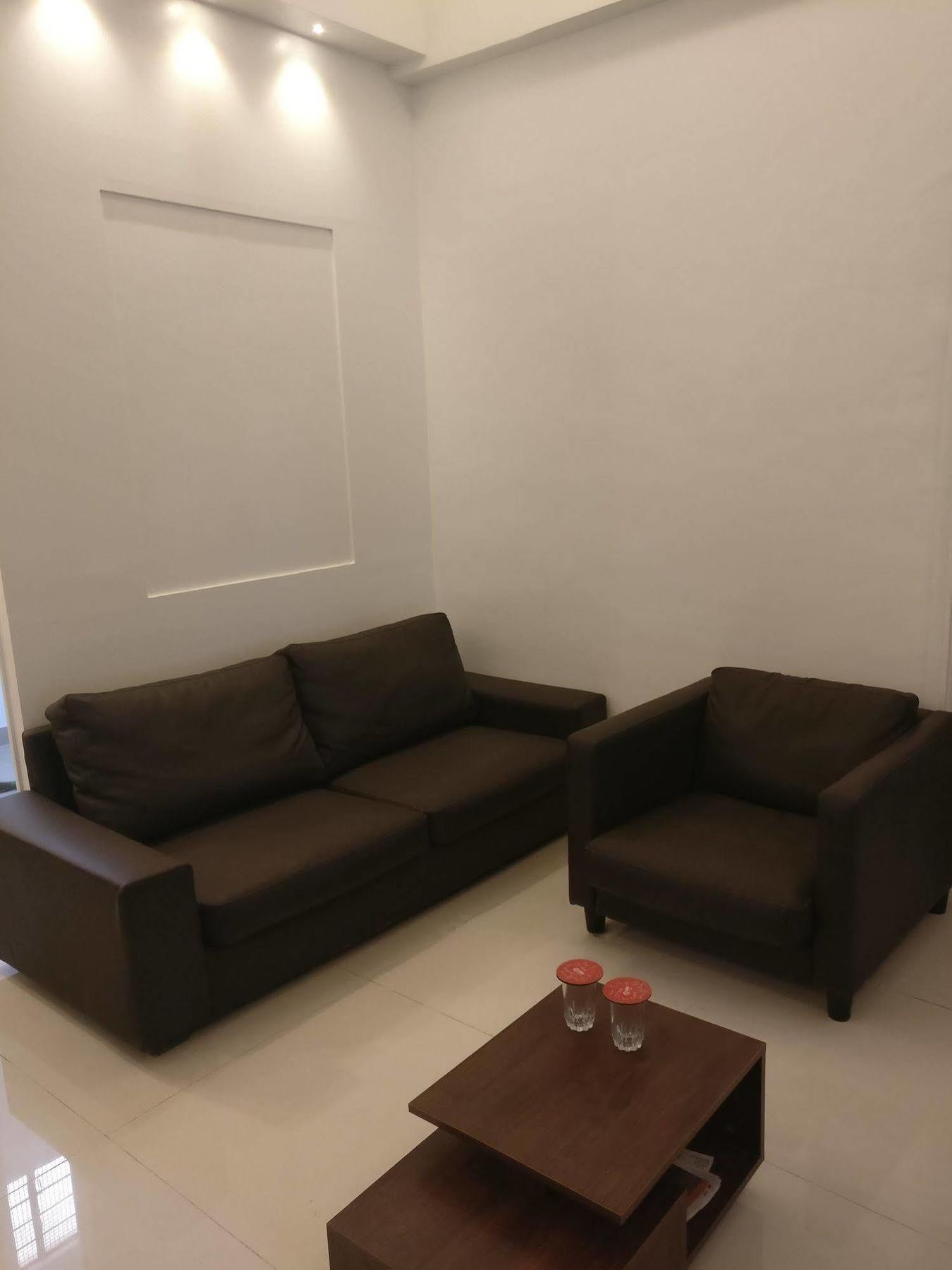 Oyo 1065 Hotel Hmr Royal Inn Pune Ngoại thất bức ảnh