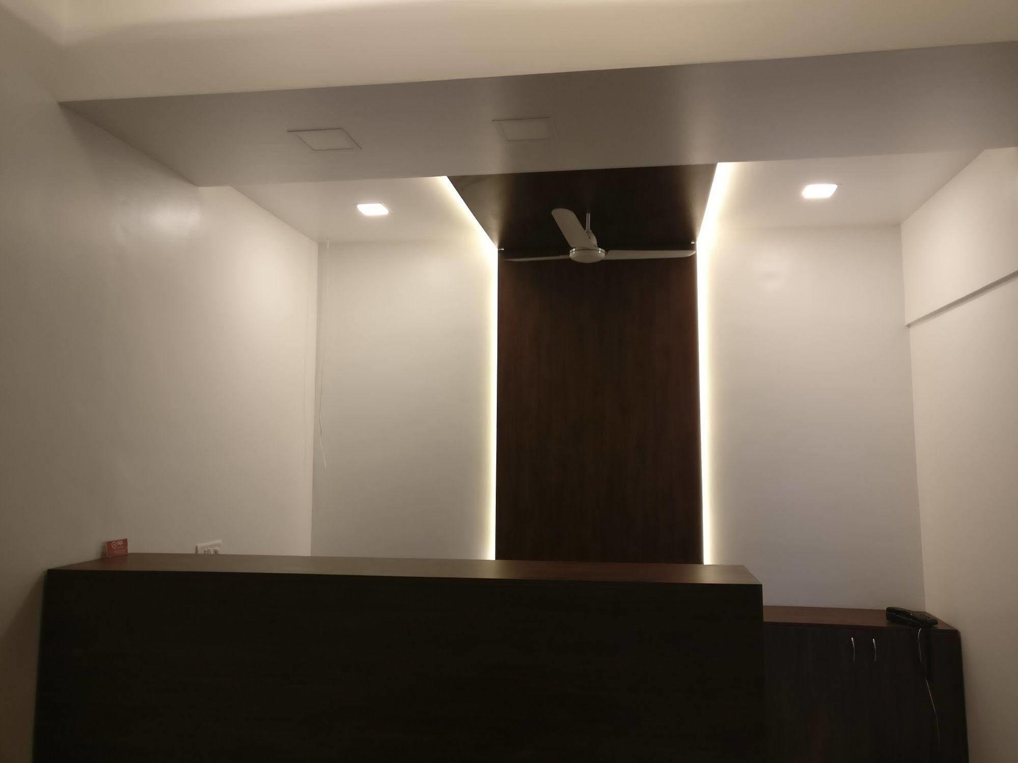 Oyo 1065 Hotel Hmr Royal Inn Pune Ngoại thất bức ảnh