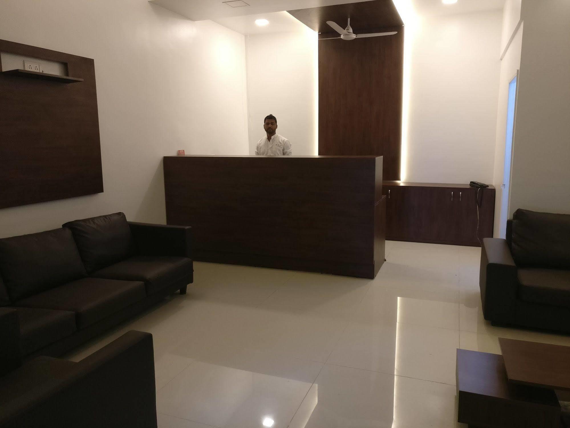 Oyo 1065 Hotel Hmr Royal Inn Pune Ngoại thất bức ảnh