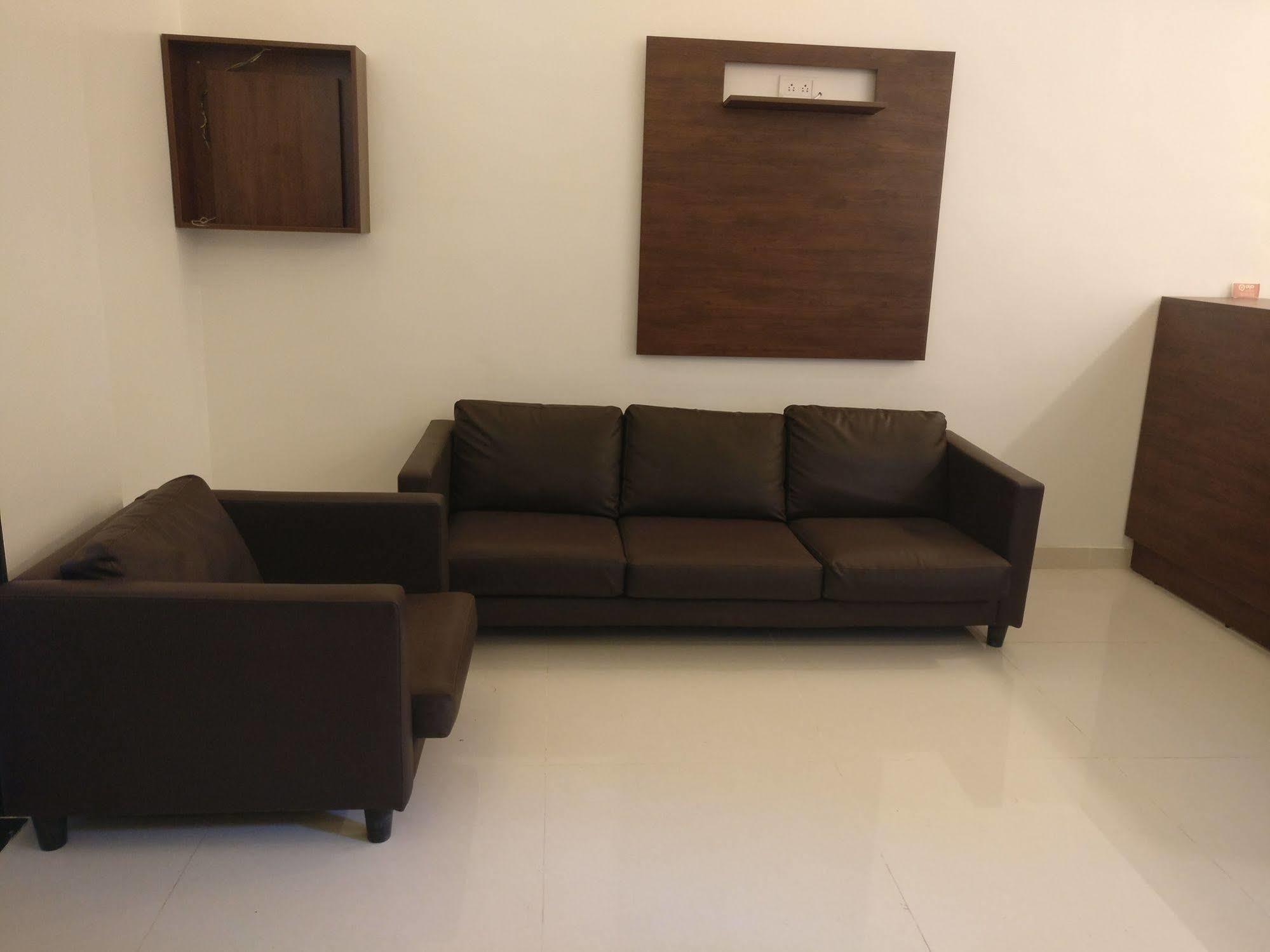 Oyo 1065 Hotel Hmr Royal Inn Pune Ngoại thất bức ảnh