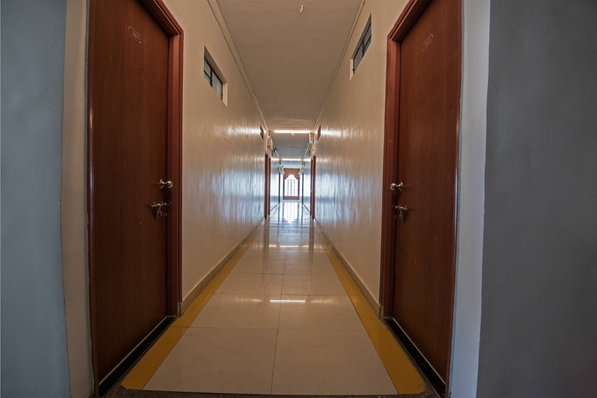 Oyo 1065 Hotel Hmr Royal Inn Pune Ngoại thất bức ảnh
