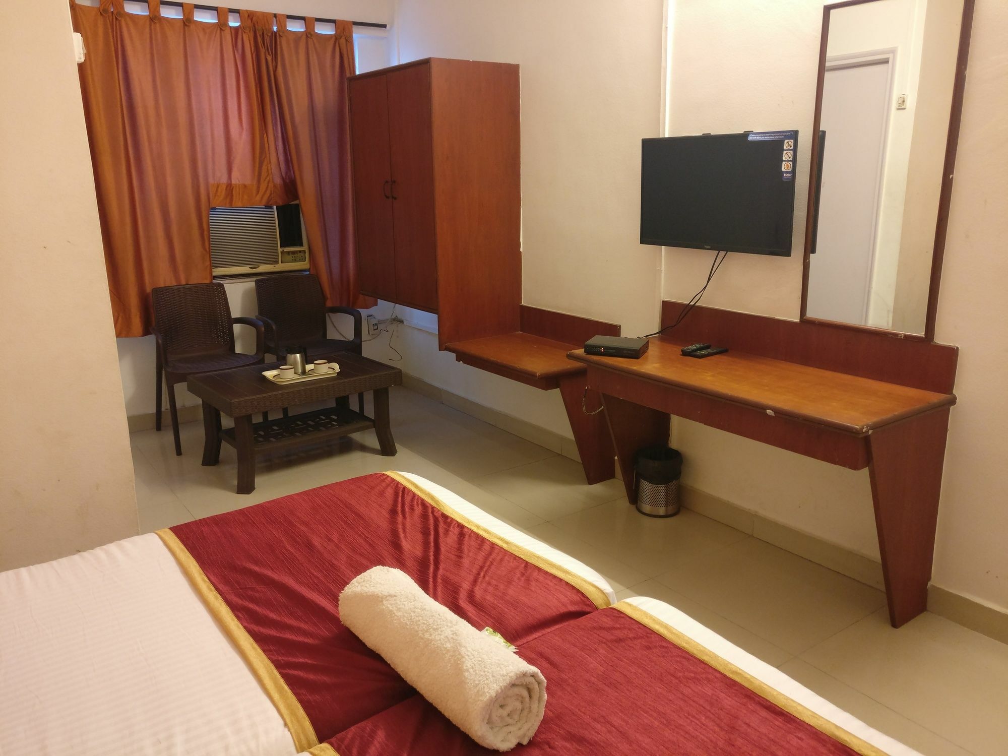 Oyo 1065 Hotel Hmr Royal Inn Pune Ngoại thất bức ảnh