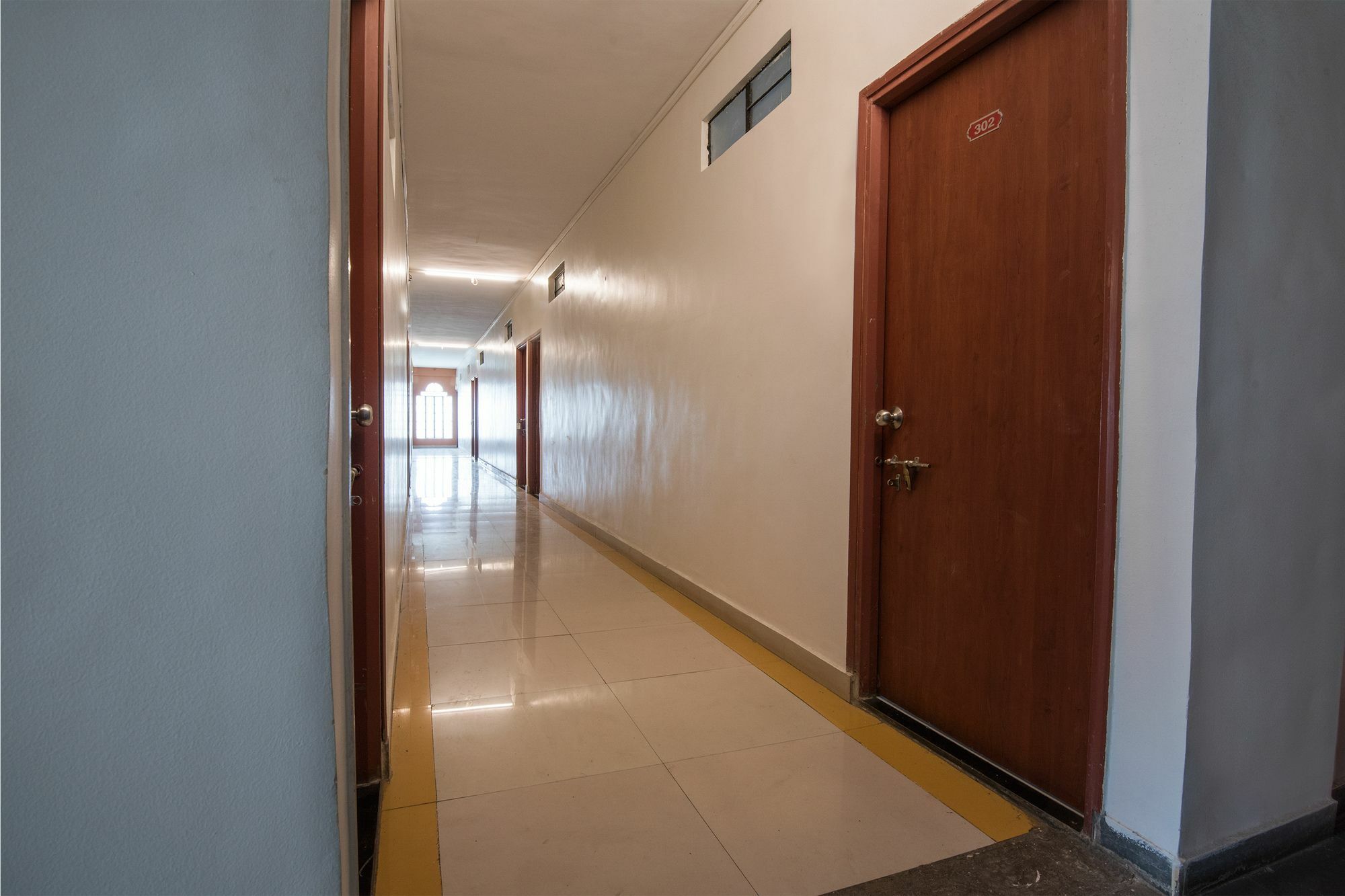 Oyo 1065 Hotel Hmr Royal Inn Pune Ngoại thất bức ảnh